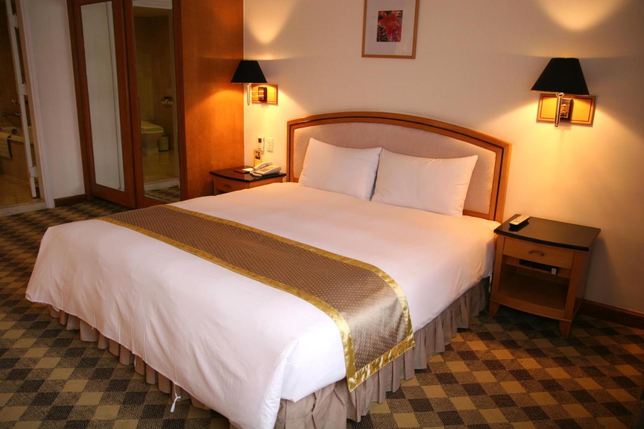Hometel Hotel เกาสง ภายนอก รูปภาพ