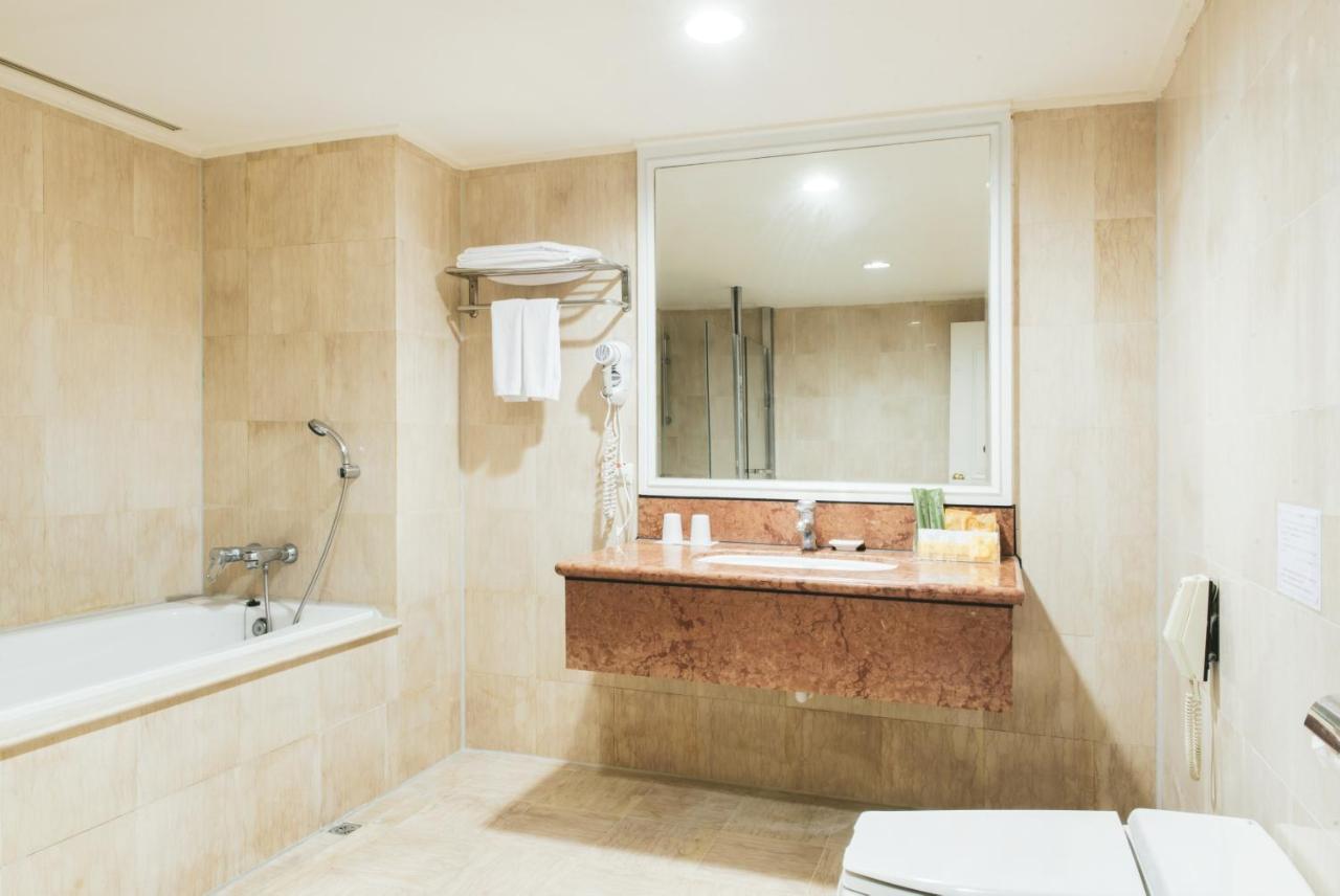 Hometel Hotel เกาสง ภายนอก รูปภาพ